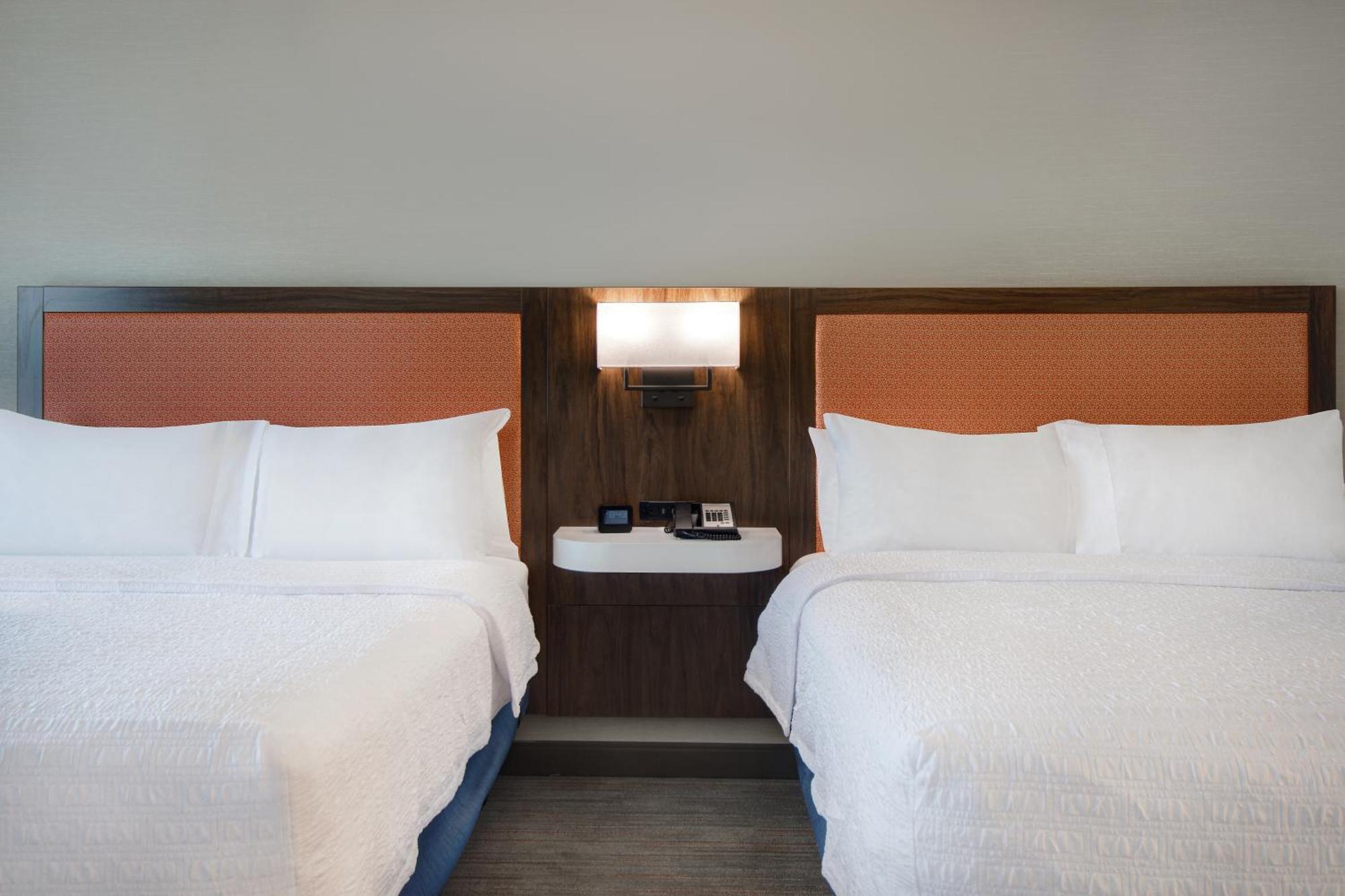 Hampton & Hotel 3*
