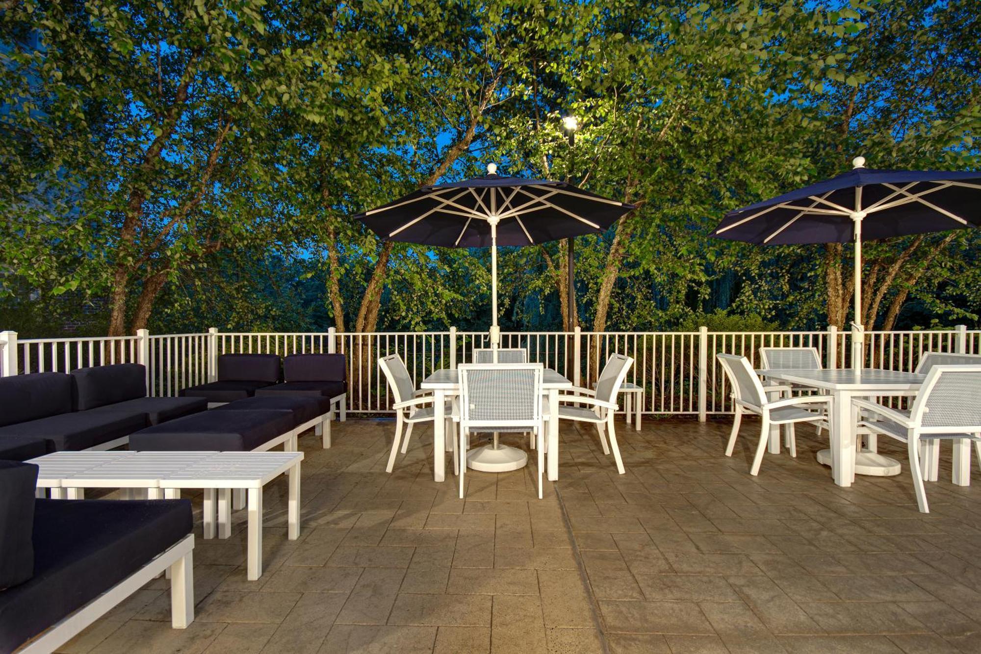 Hampton & Hotel 3*