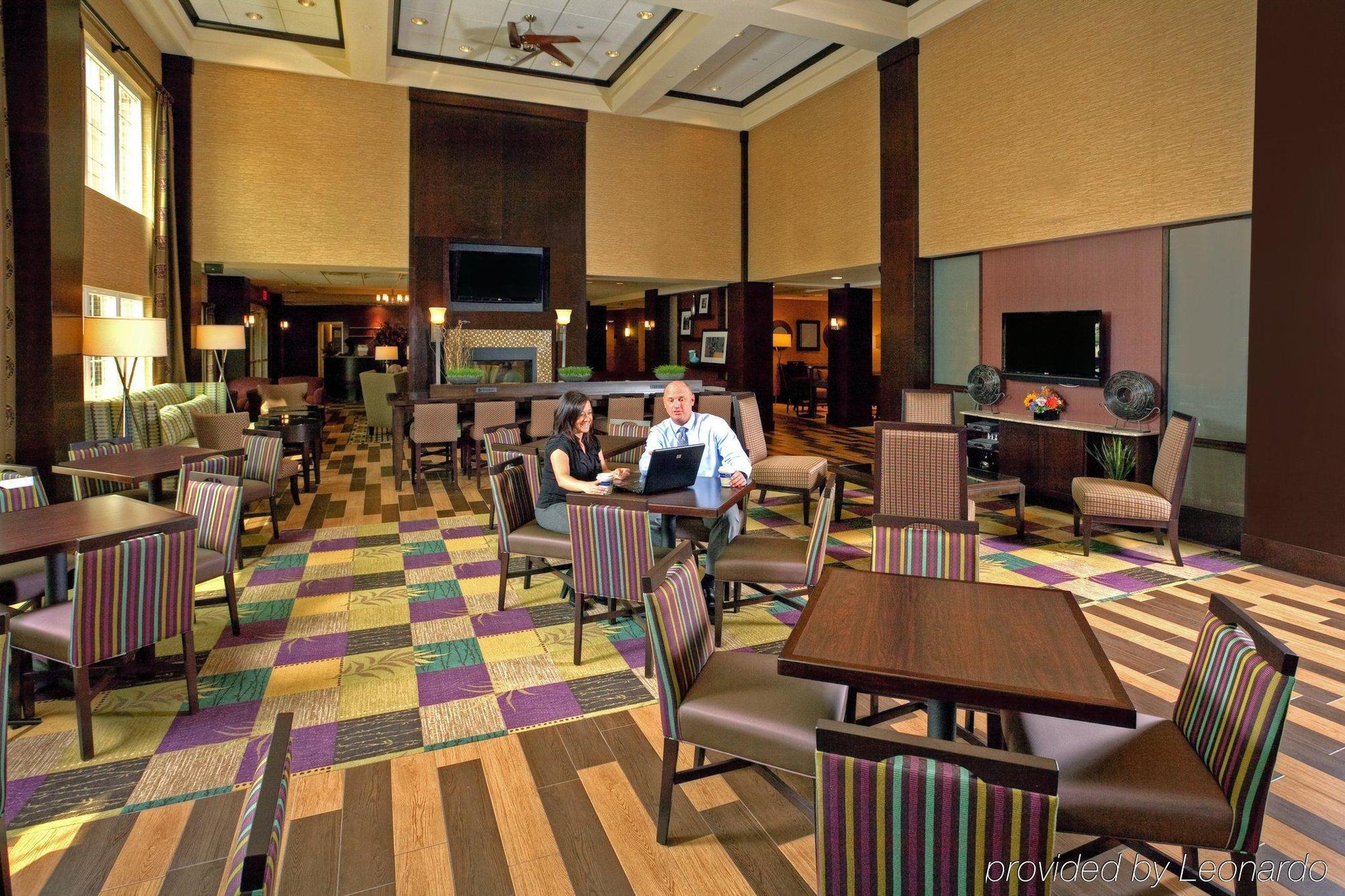 Hampton & Hotel